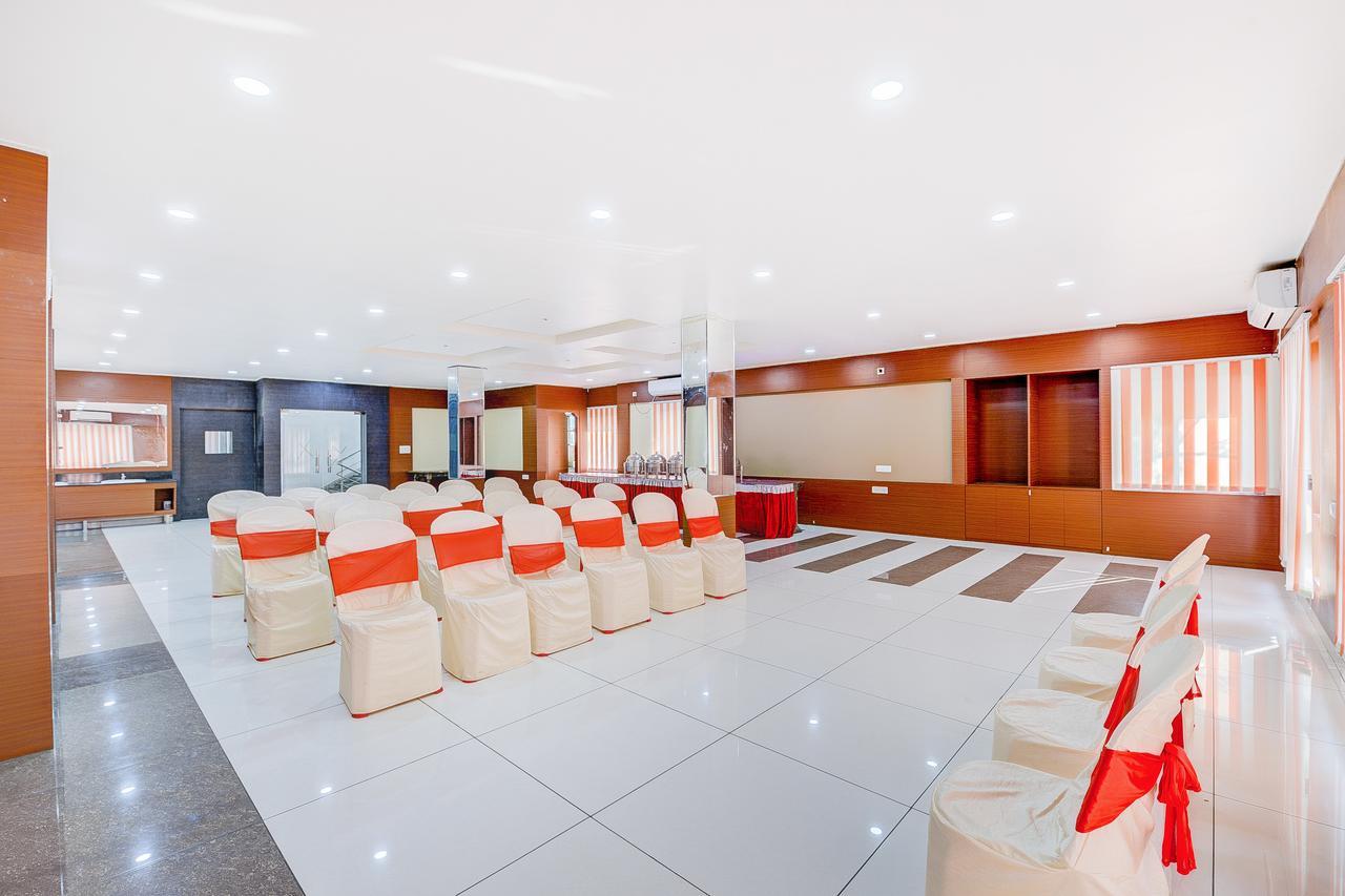 Oyo 13521 Sudhriti Hotel Siliguri Luaran gambar