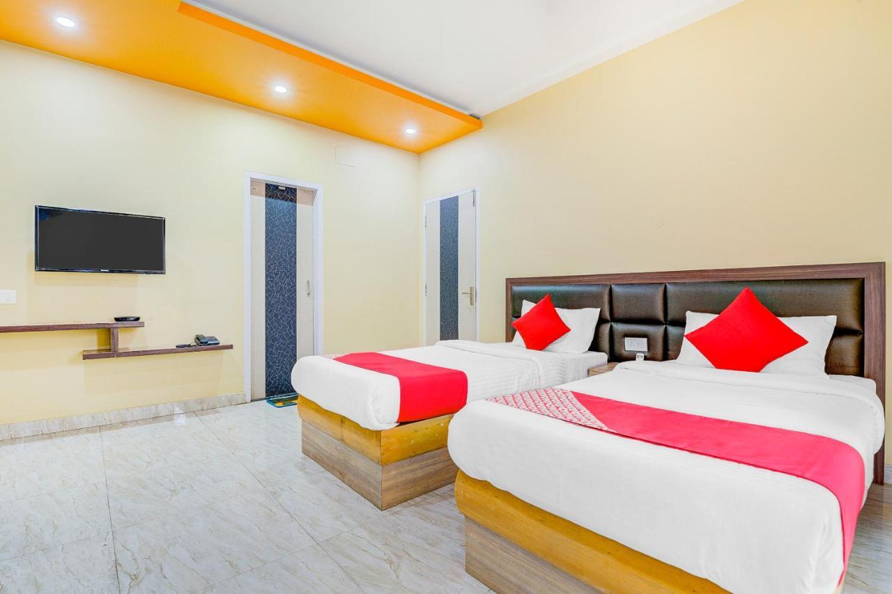 Oyo 13521 Sudhriti Hotel Siliguri Luaran gambar