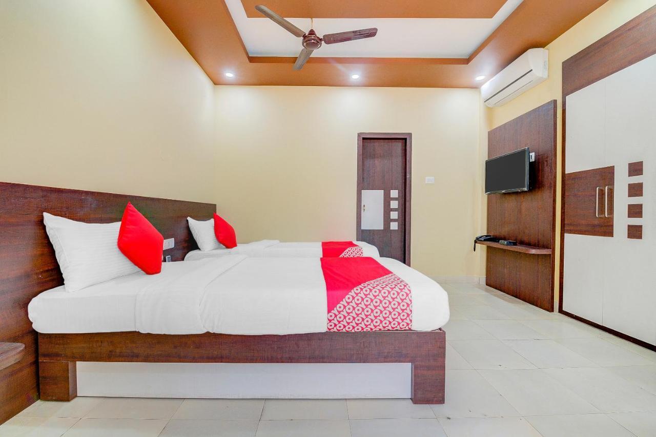 Oyo 13521 Sudhriti Hotel Siliguri Luaran gambar